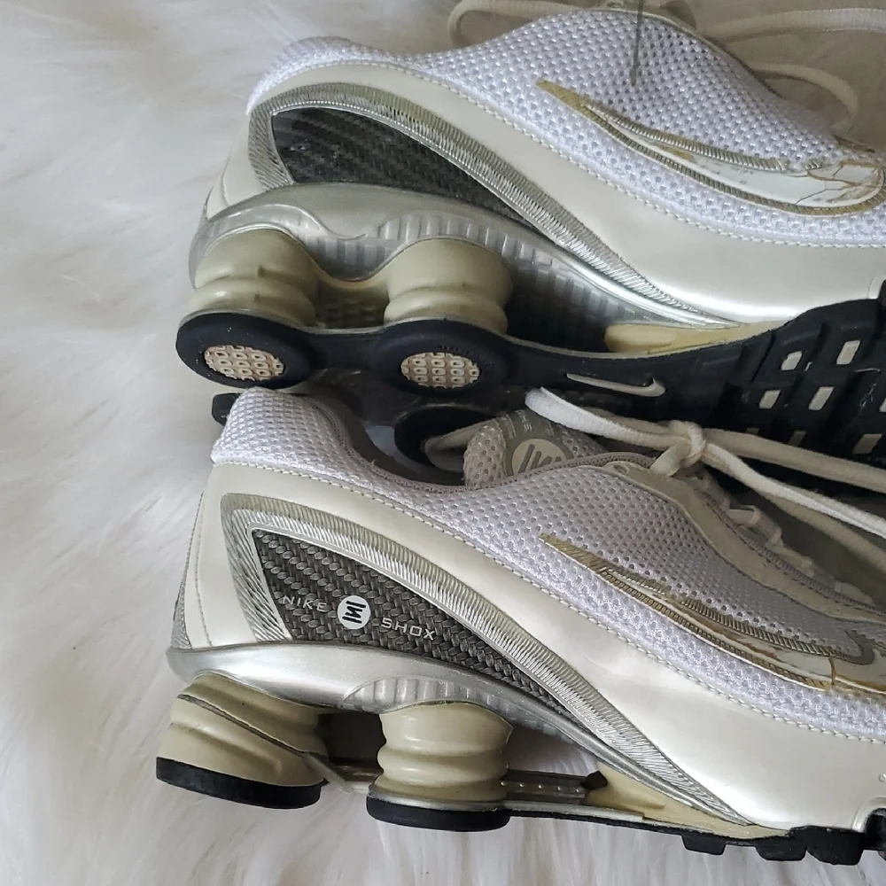 Vtg Nike Shox Women's White and Gold Athletic Shoes Size 10